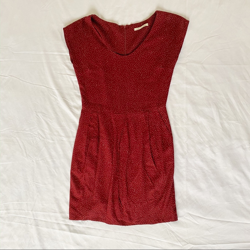Red short-sleeved dress